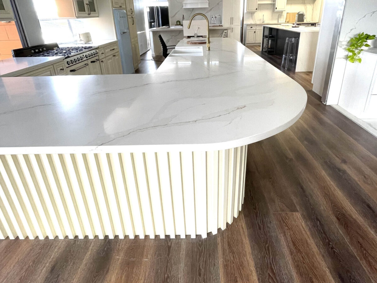 H8206 Cararra Golden