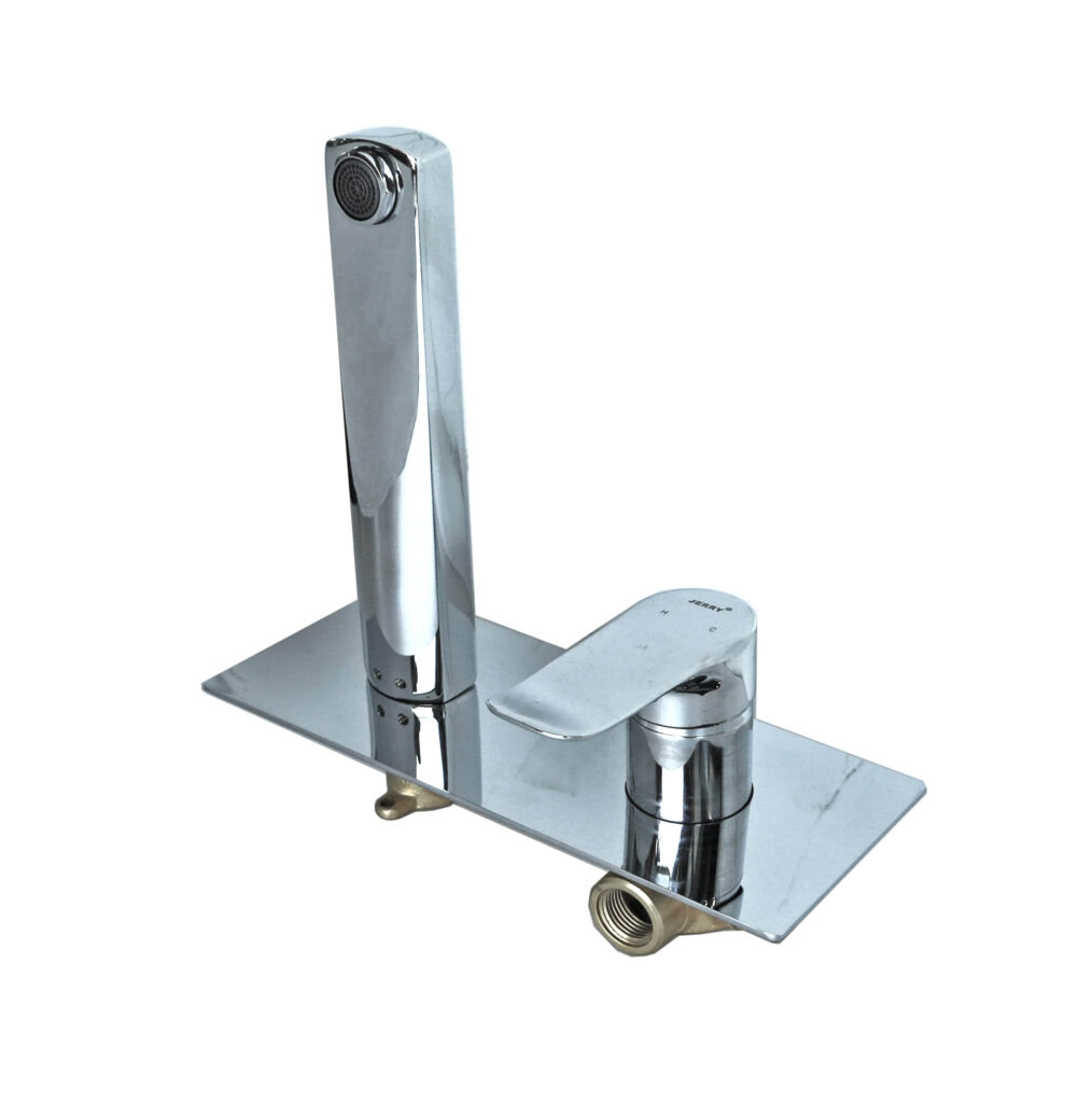 Modern chrome kitchen faucet with pull-out spray attachment.